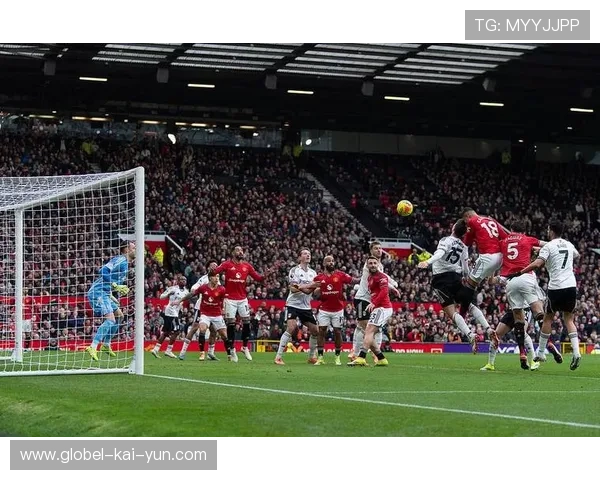 谢什科头球绝杀逆转，曼联3比2击败富勒姆锁定联赛前六